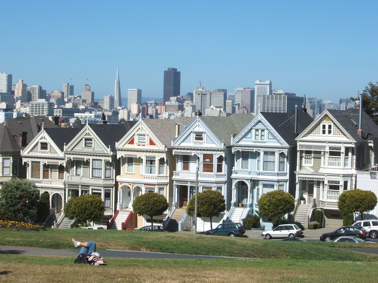 サンフランシスコの代表的な風景 アラモスクエア Alamo Square から見るビクトリアンハウス Victorian House 世界遺産マイスター Lucky の人生を楽しく生きるための海外旅行ブログ サンフランシスコの代表的な風景 アラモスクエア Alamo Square から見るビクトリアンハウス Victorian House 世界遺産マイスター Lucky の人生を楽しく生きるための海外旅行ブログ