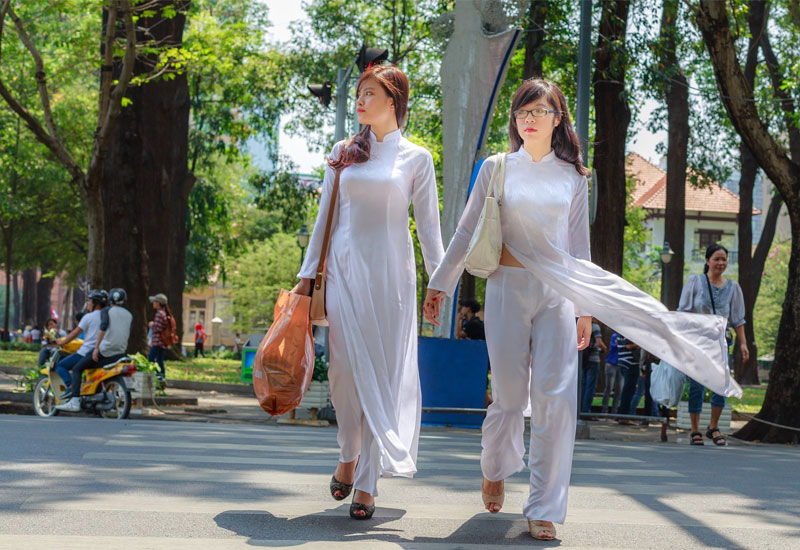 徹底解説 ベトナム民族衣装 アオザイ の魅力に迫ろう 愛して東南アジア World Journey Lifestyle 徹底解説 ベトナム民族衣装 アオザイ の魅力に迫ろう 愛して東南アジア World Journey Lifestyle