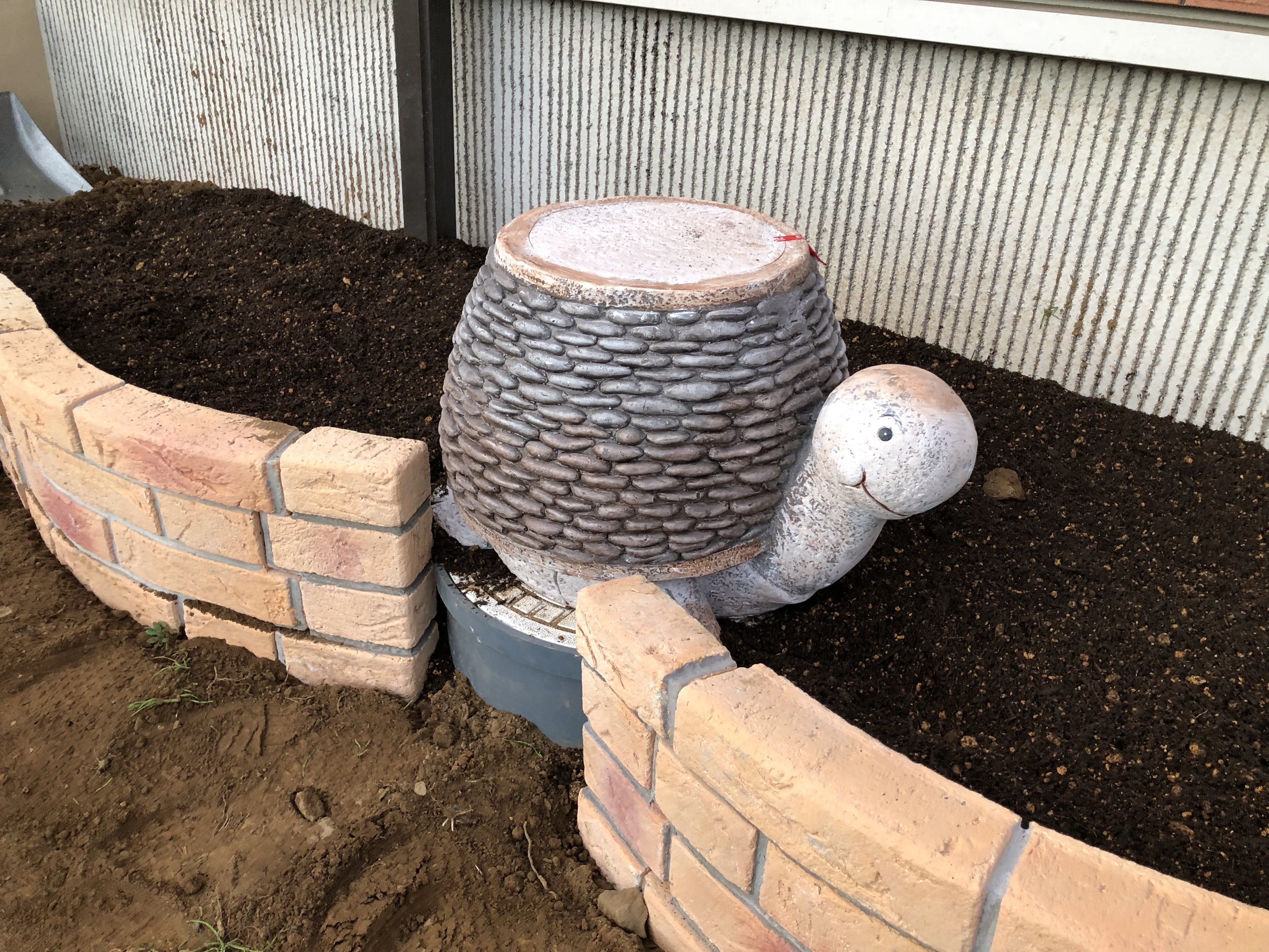 新しいぐっちぃ宅の自作花壇の途中です いい感じにオリジナルの庭が着々と進んでます ぐっちぃの卓球活動日記 Wrm