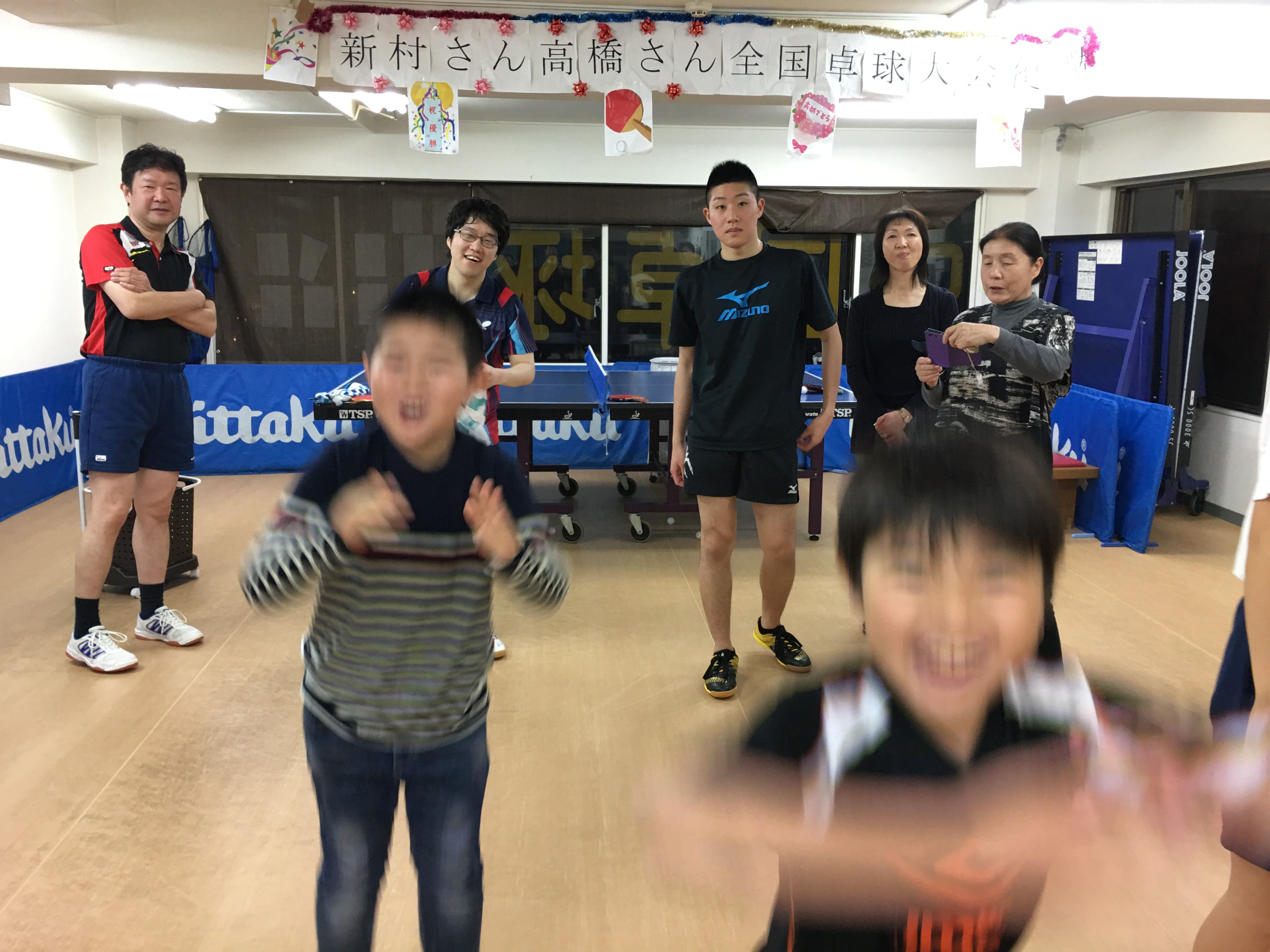 東京の池袋で中国卓球さんでぐっちぃ講習会を開催 中国の方と日本の方が半々ぐらいで 子供たちが超テンション高くて喜んでもらいました 孟さんの動画を出して 一気に人が増える ぐっちぃの卓球活動日記 Wrm 東京の池袋で中国卓球さんでぐっちぃ講習会を開催 中国の方と日本の方が半々ぐらいで 子供たちが超テンション高くて喜んでもらいました 孟さんの動画を出して 一気に人が増える ぐっちぃの卓球活動日記 Wrm