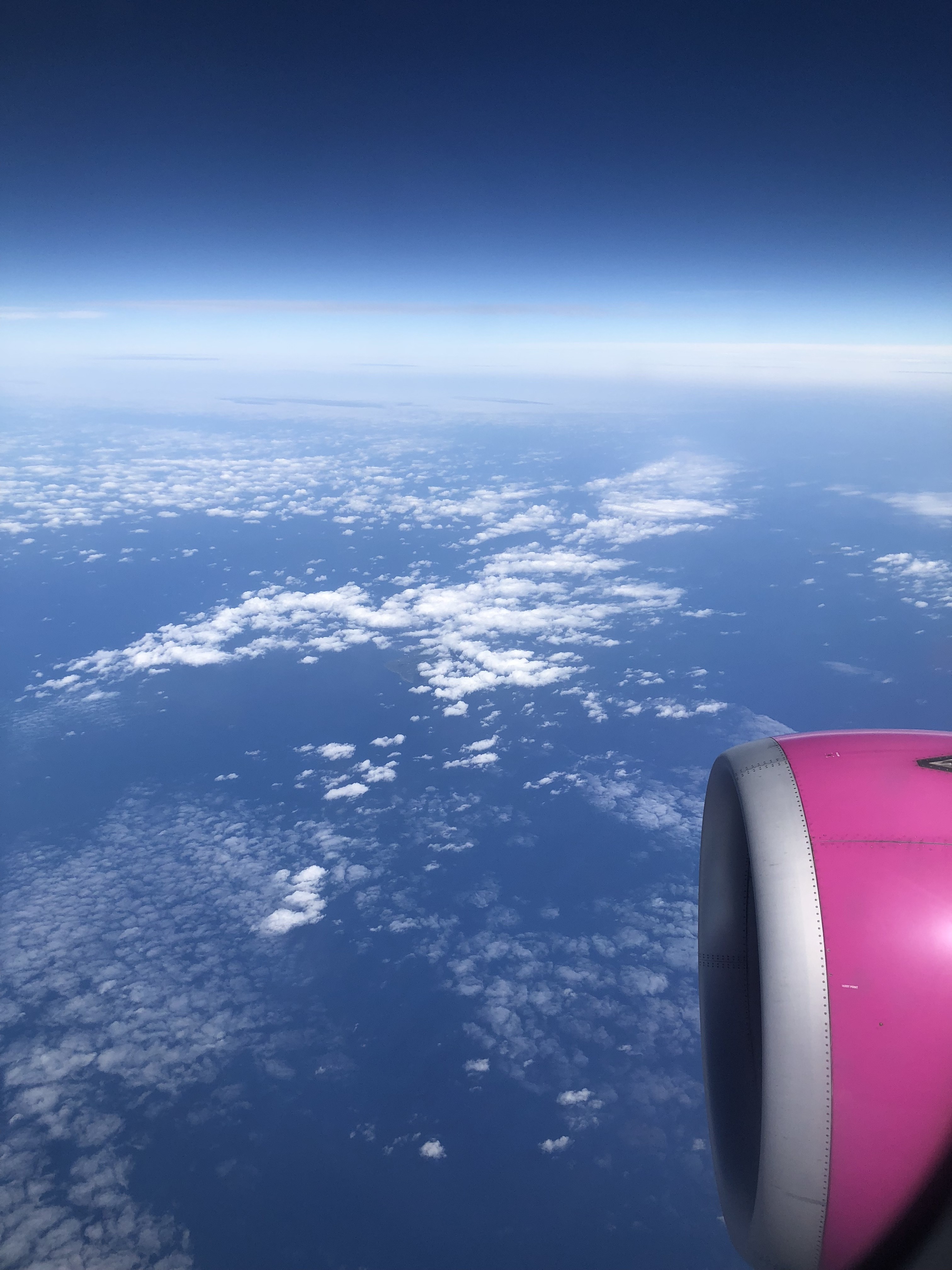 飛行機で空を飛んでる時の沖縄近くの絶景です 窓側席は最高です笑 ぐっちぃの卓球活動日記 Wrm 飛行機で空を飛んでる時の沖縄近くの絶景です 窓側席は最高です笑 ぐっちぃの卓球活動日記 Wrm