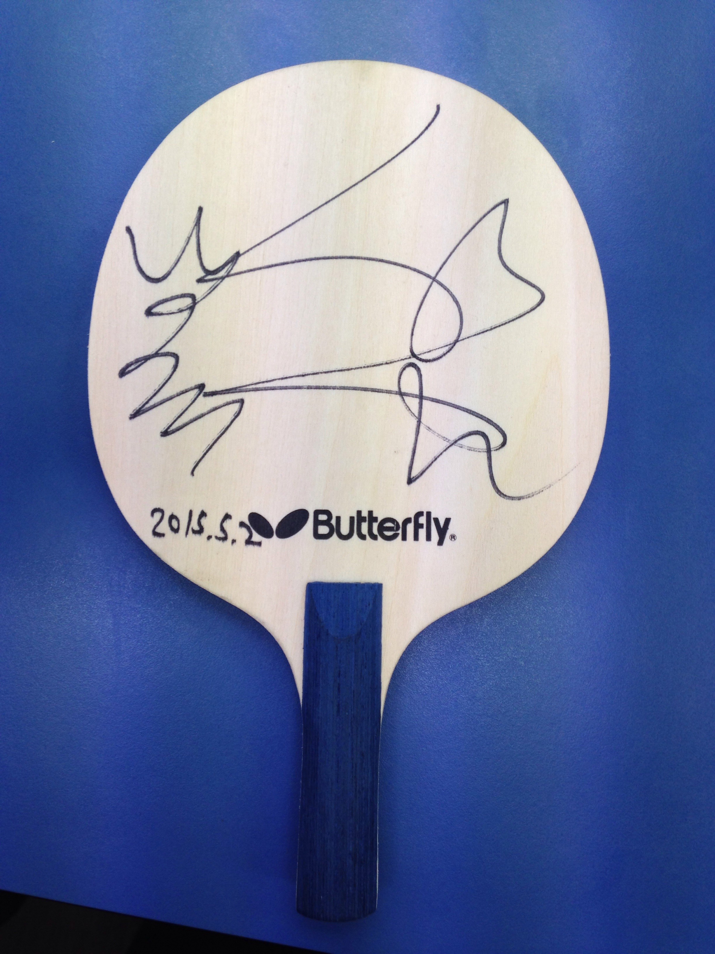 ぐっちぃ】なんと水谷隼選手のサインが大きく書いてあるラケット！そこ