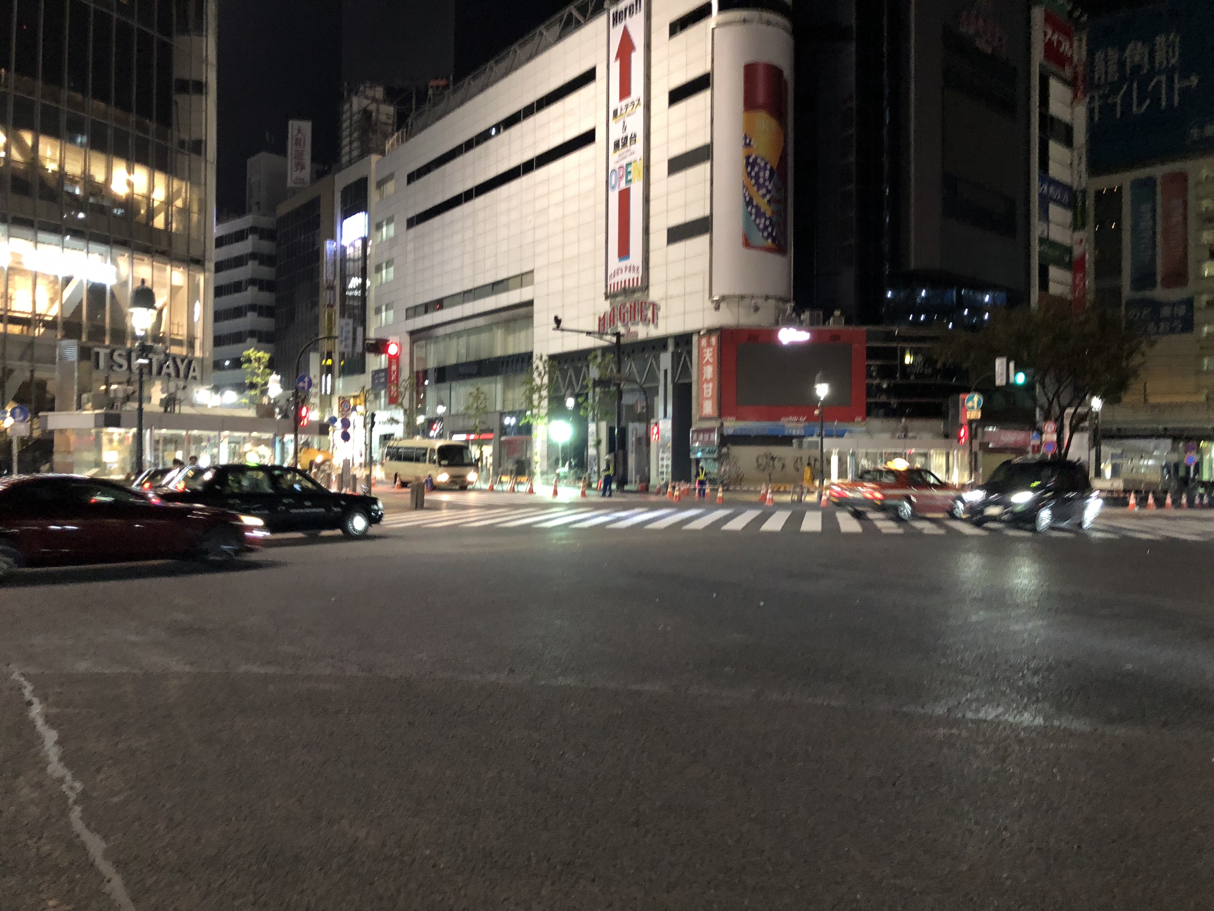 渋谷の朝4時半で終了しました 街中の大勢の方に卓球の楽しさを直接打って伝えることができました 始発で千葉に帰ります 渋谷にいる一般の方に体験してもらいました 張り ぐっちぃの卓球活動日記 Wrm