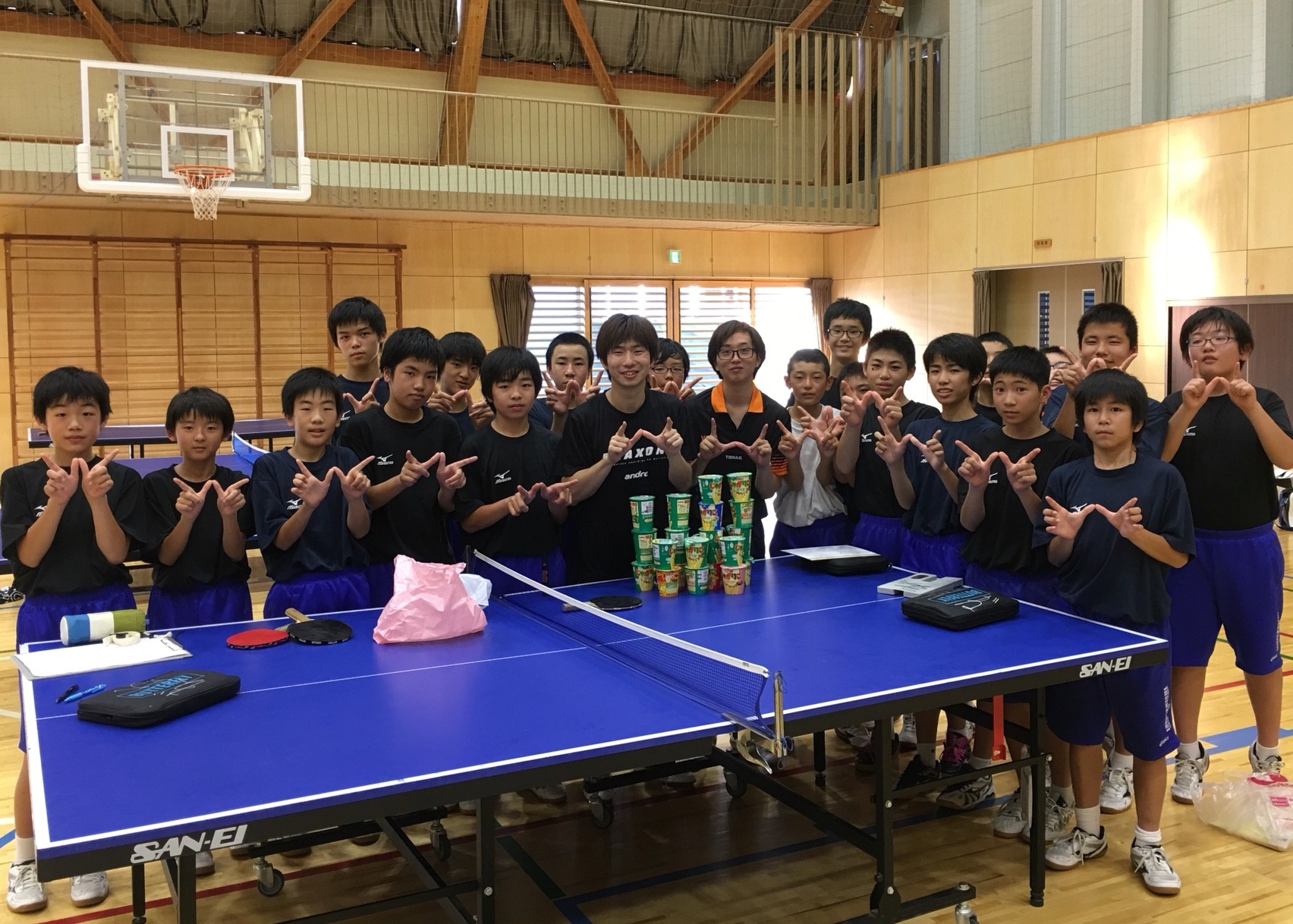 茨城県常総市の石下西中学校に講習会をしてきました Wrm用具率100パーセントのところで みんなに基本から必殺サーブまでやり込み 最後にじゃがりこをみなさんからプレゼント ぐっちぃの卓球活動日記 Wrm 茨城県常総市の石下西中学校に講習会をしてきました Wrm用具率100パーセントのところで みんなに基本から必殺サーブまでやり込み 最後にじゃがりこをみなさんからプレゼント ぐっちぃの卓球活動日記 Wrm