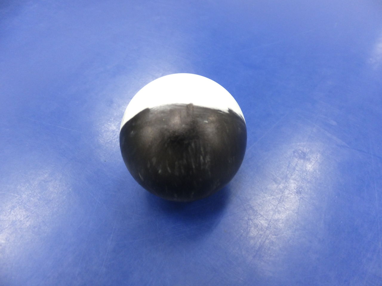 ぐっちぃ 卓球ボールの半分を黒に塗ってみました ぐっちぃの卓球活動日記 Wrm