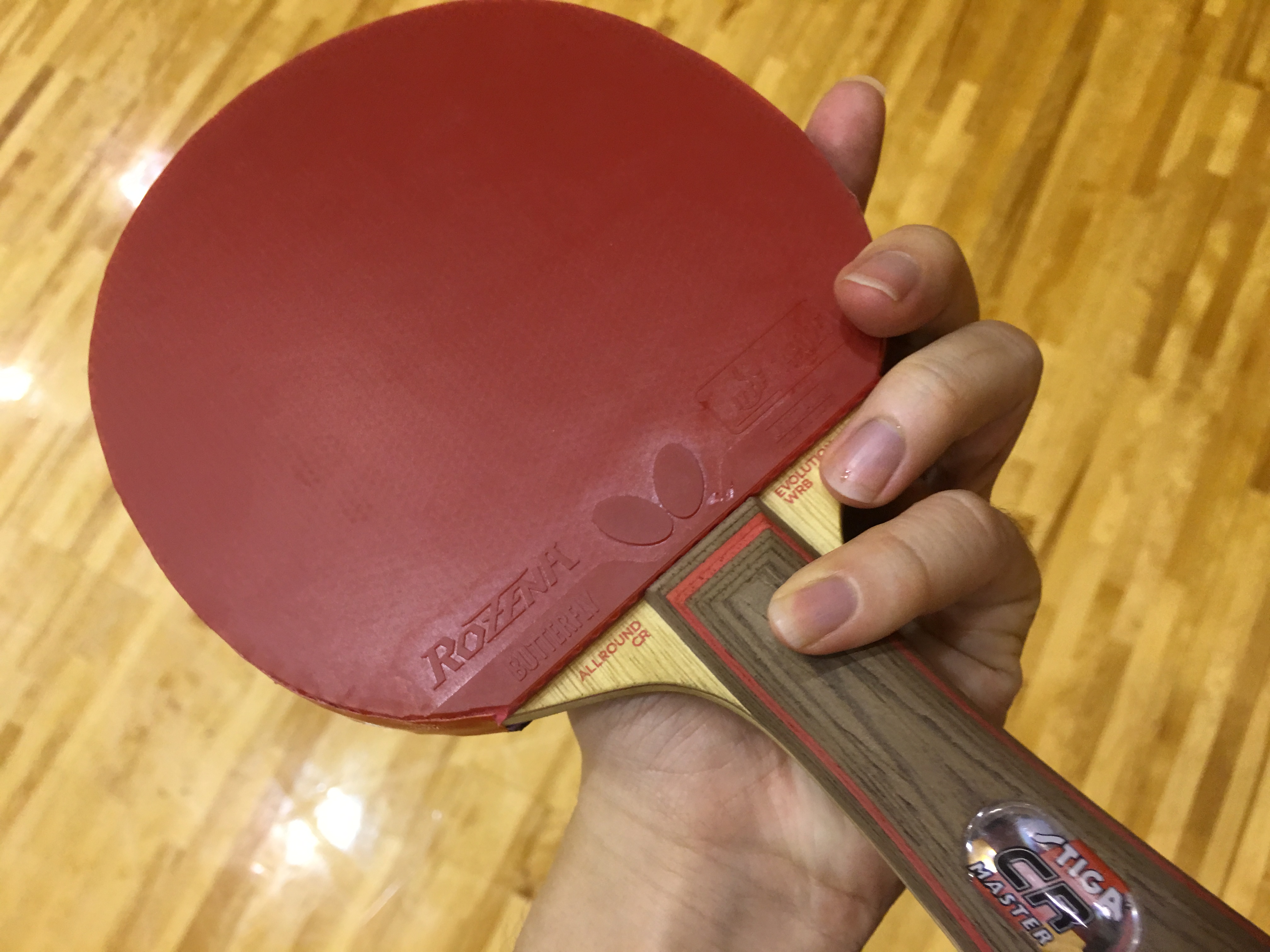 ぐっちぃ スティガのオールラウドエボリューションｃｒ Wrb 特注 を使ってる長崎の先生のラケット 最近のサイドテープはちゃらちゃらしている 笑 ぐっちぃの卓球活動日記 Wrm