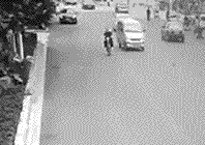 中国の喧嘩バイクと車 (中)