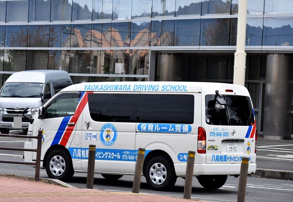 八尾柏原ドライビングスクール 送迎バス Ad Car S ラッピングデス