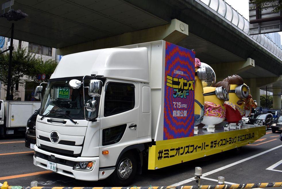 ミニオンズフィーバー アドトラック Ad Car S ラッピングデス ミニオンズフィーバー アドトラック Ad Car S ラッピングデス