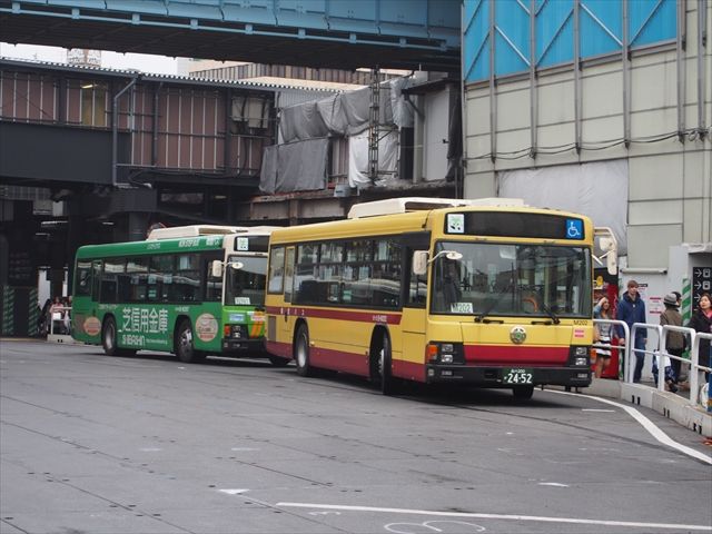 都営バス90周年復刻カラー～渋谷の3台（都営バス） : ad-car's