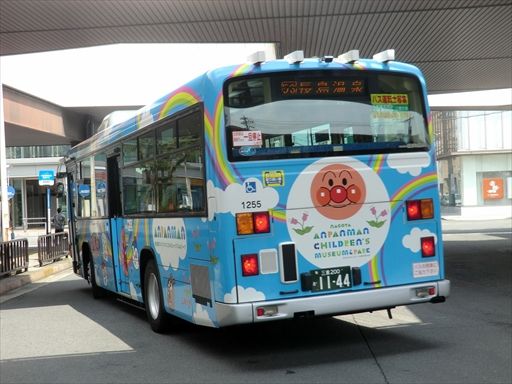名古屋アンパンマンミュージアム 三重交通 ad car s ラッピングデス