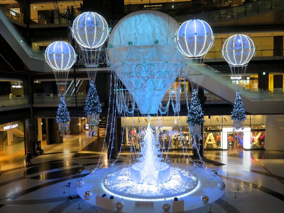 グランフロント大阪クリスマス Ad Car S ラッピングデス