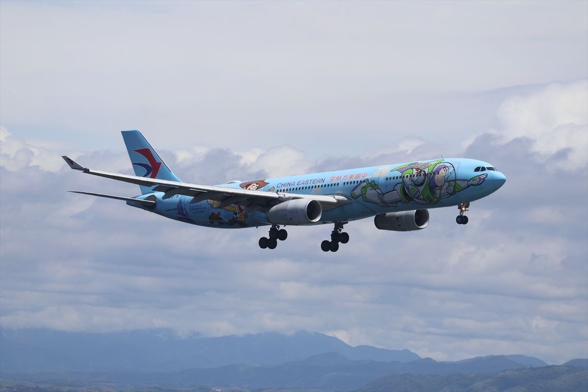 トイストーリー（中国東方航空） : ad-car's ラッピングデス