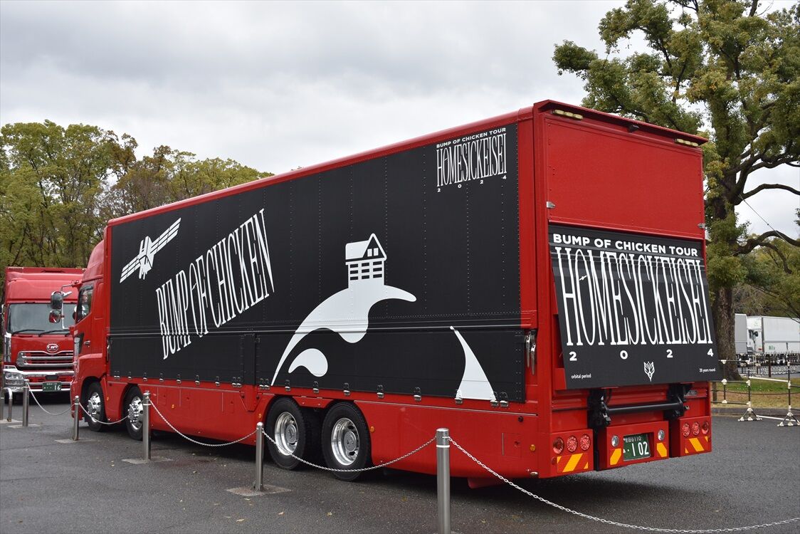 BUMP OF CHICKEN（ツアートラック） : ad-car's ラッピングデス