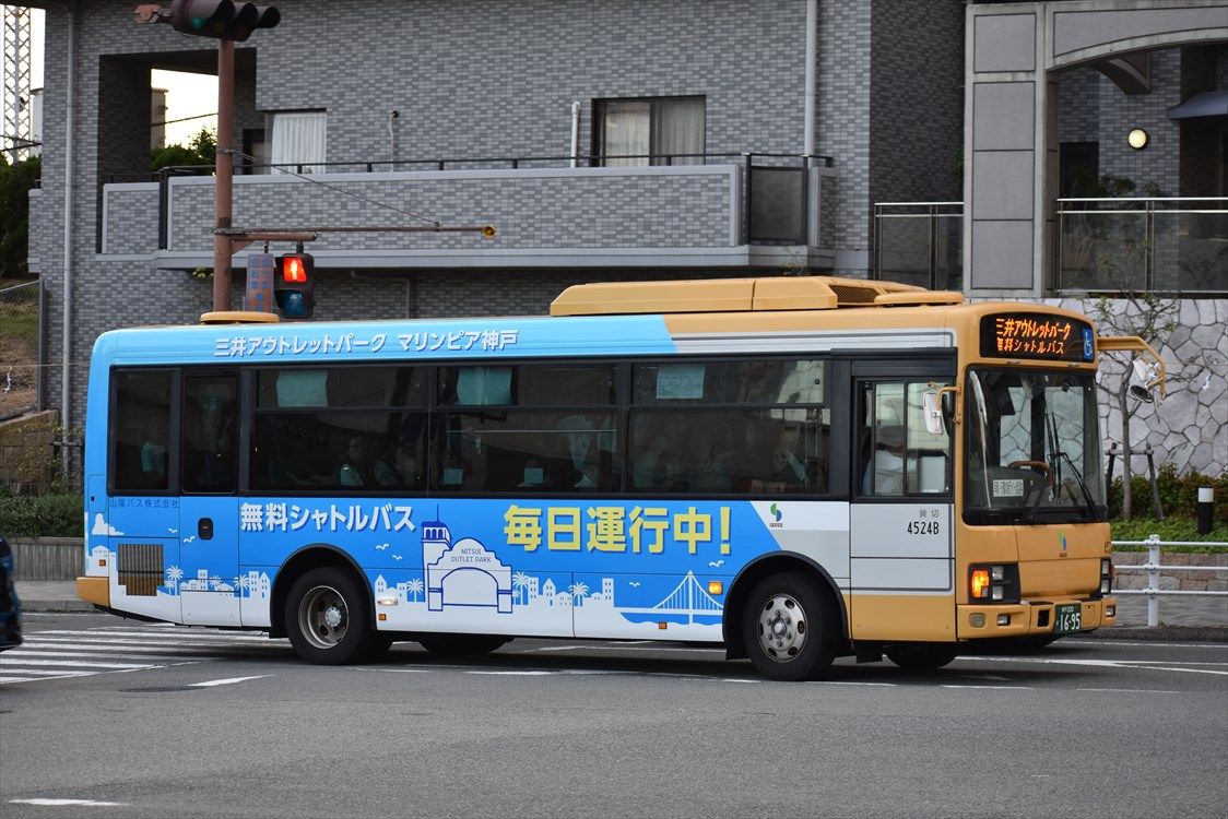 三井アウトレットパーク マリンピア神戸 山陽バス Ad Car S ラッピングデス 三井アウトレットパーク マリンピア神戸 山陽バス Ad Car S ラッピングデス