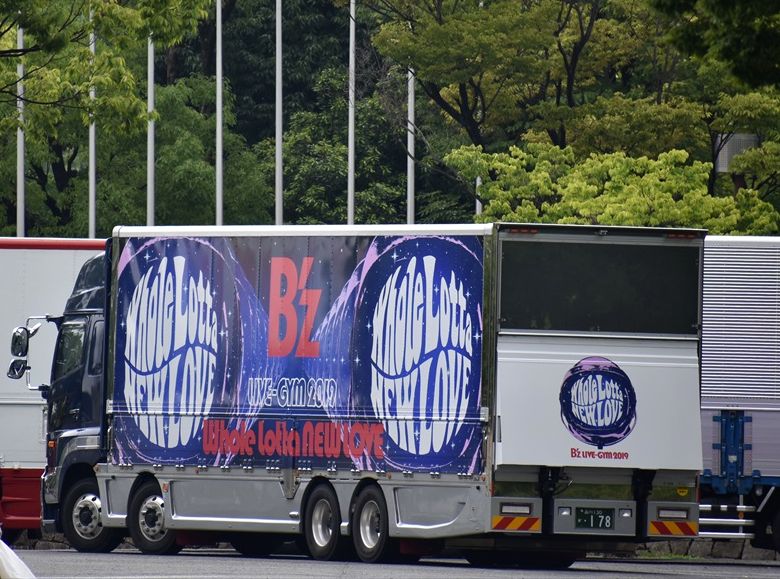 B’z 2018 2019 ツアートラック B'z Official Website