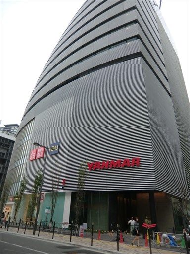 大阪最高のユニクロは世界最高のユニクロだ Ad Car S ラッピングデス