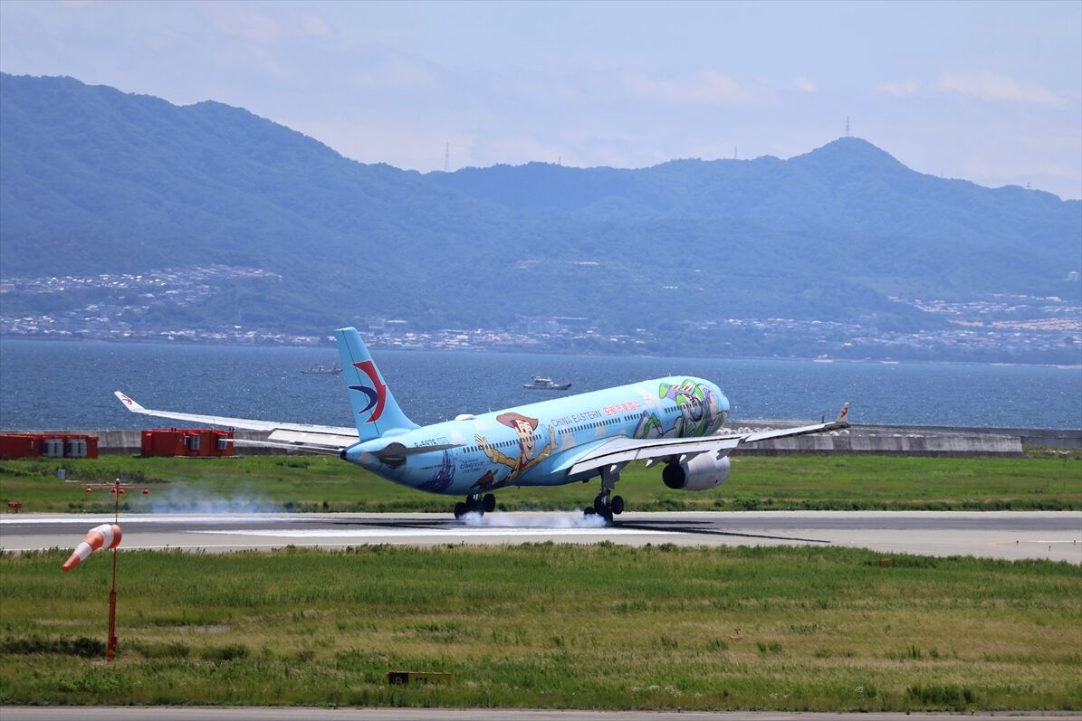 トイストーリー（中国東方航空） : ad-car's ラッピングデス