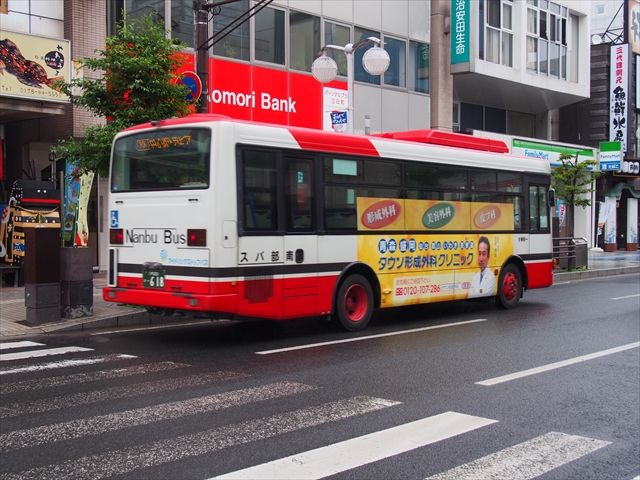 タウン形成外科クリニック 南部バス Ad Car S ラッピングデス