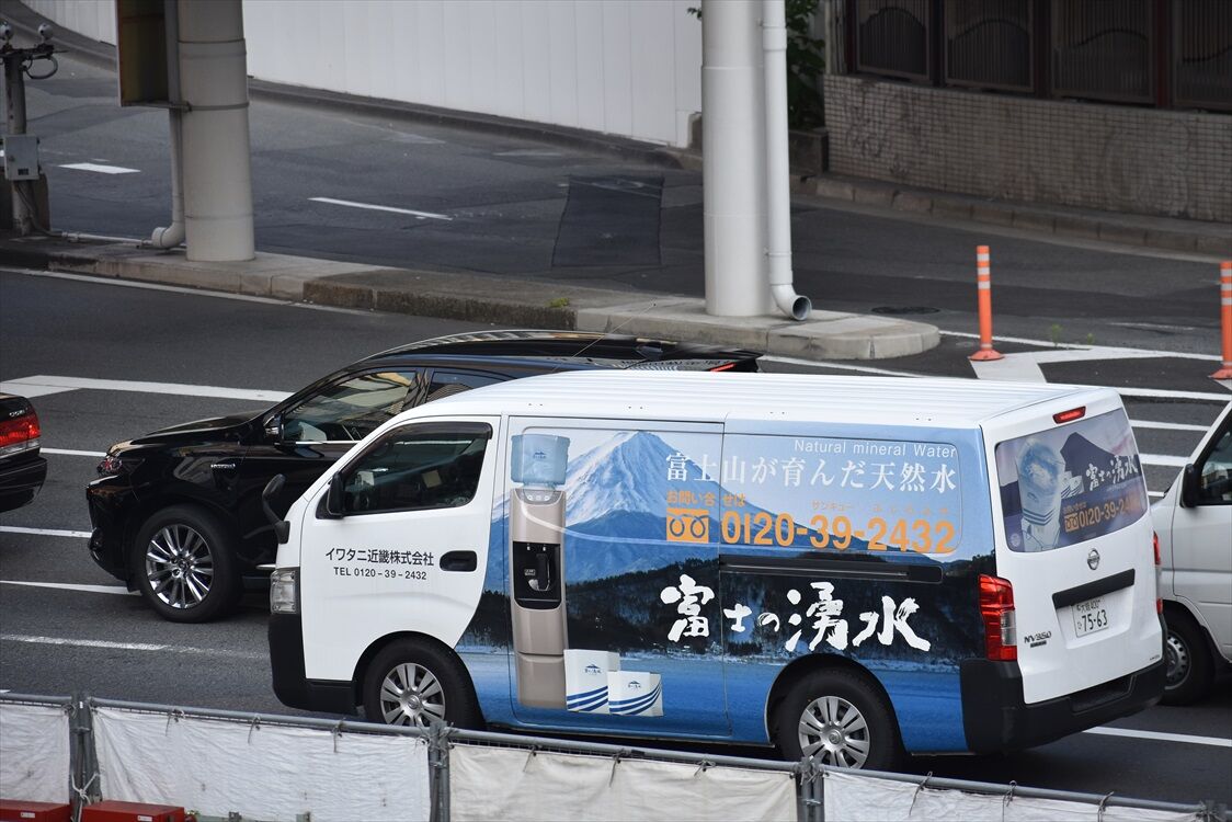 富士の湧水 富士山の天然水 奥大和の銘水 配送車 Ad Car S ラッピングデス