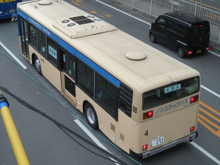 大阪シティバスの教習車 Ad Car S ラッピングデス