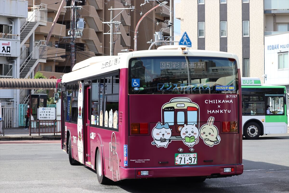 ちいかわバス 茨木ver（阪急バス） : ad-car's ラッピングデス