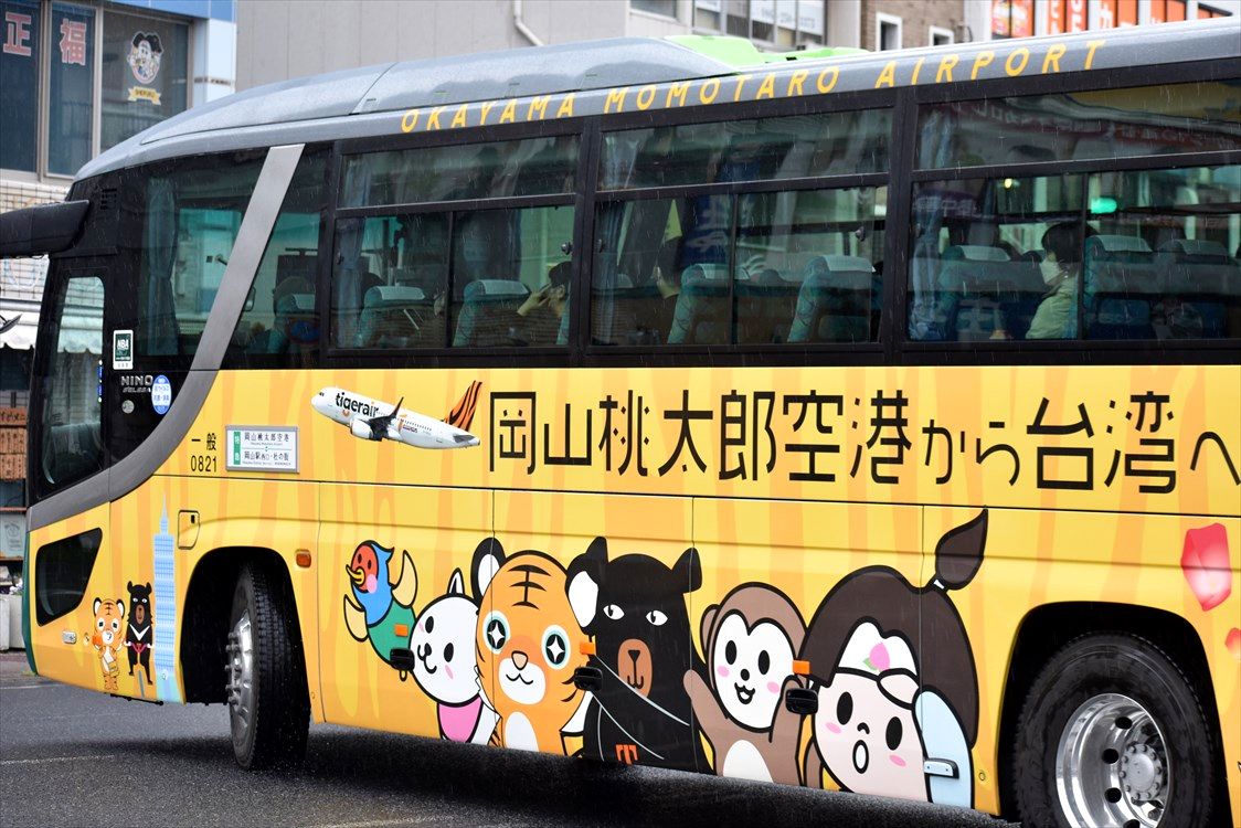 岡山桃太郎空港×タイガーエア台湾（中鉄バス） : ad-car's ラッピングデス