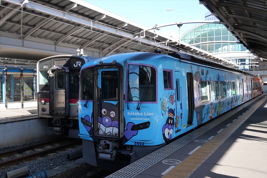 高徳線アンパンマン列車（JR四国） : ad-car's ラッピングデス