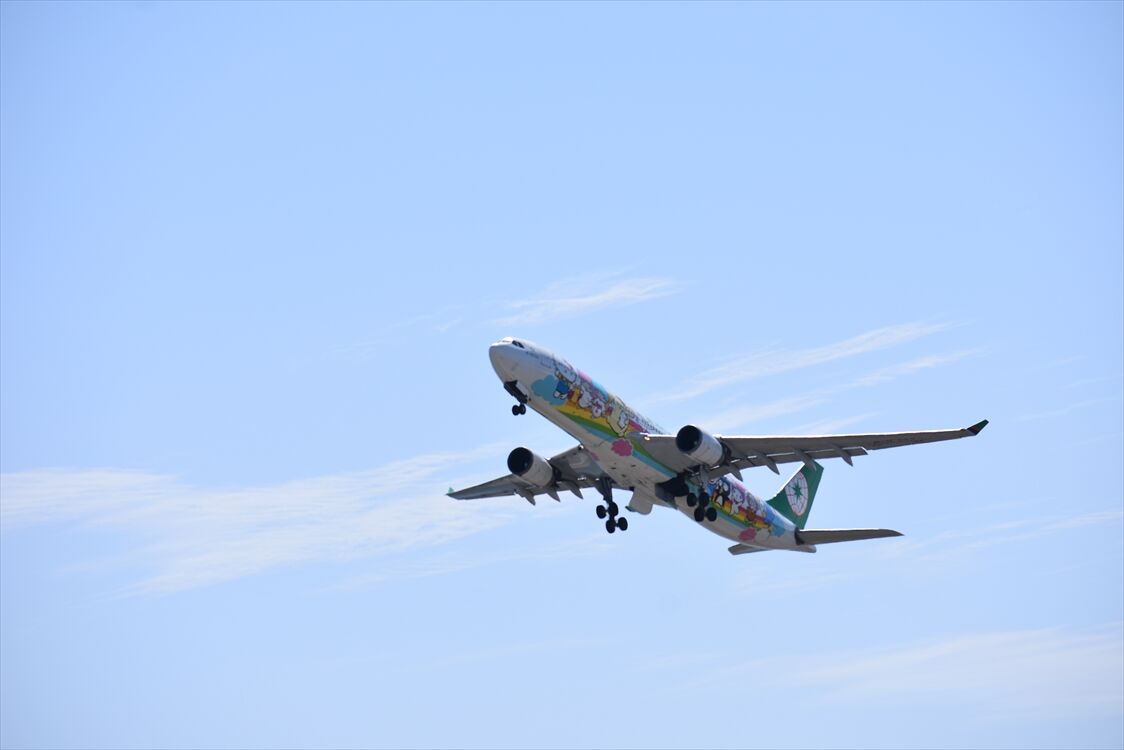 サンリオ ドリームジェット（エバー航空） : ad-car's ラッピングデス