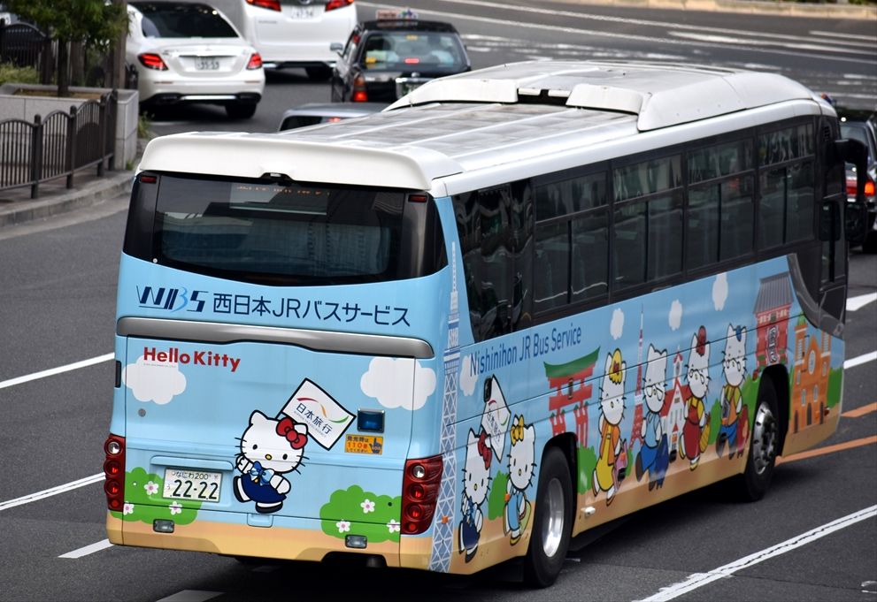 ハローキティ　西濃華陽観光バス　他 ハローキティとのコラボバスが運行します🎀 「Hello Kitty Meets