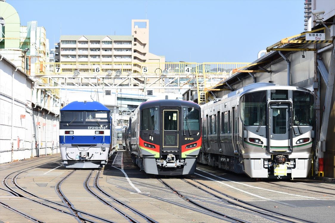 川崎重工にて～JR四国2700・和歌山線227ほか : ad-car's ラッピングデス