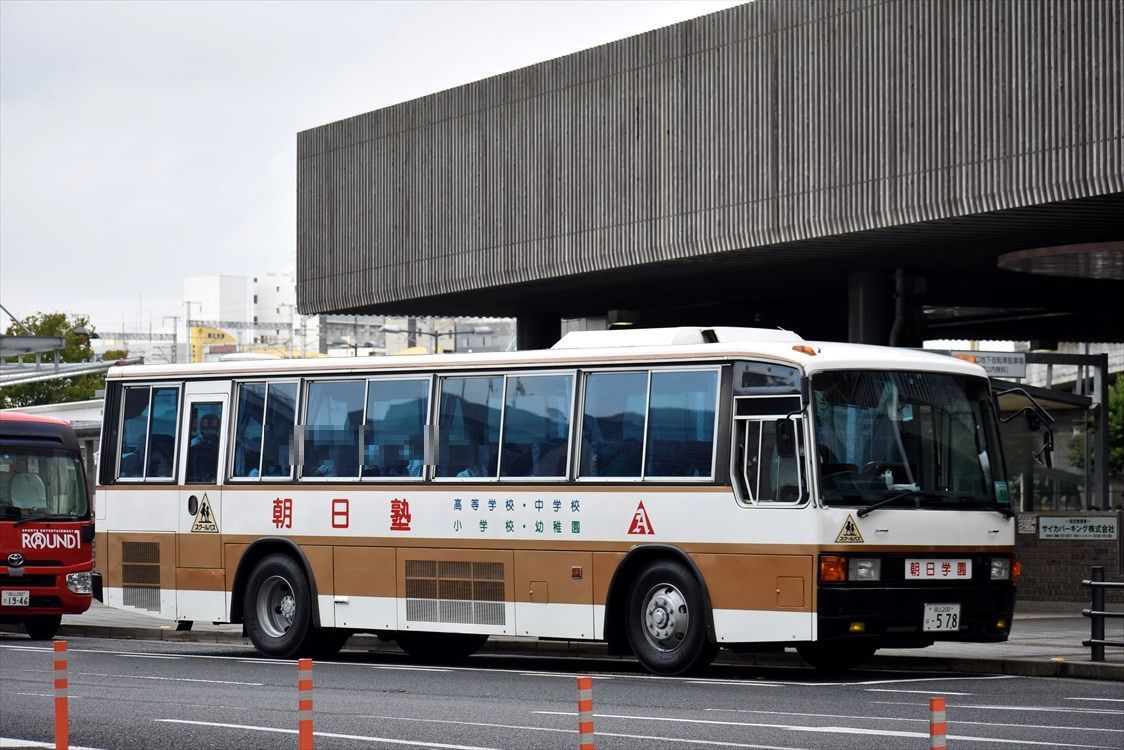 朝日学園 スクールバス adcar's ラッピングデス