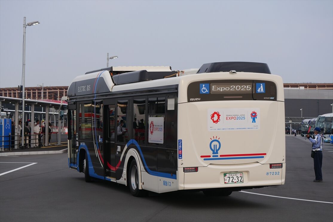 阪急バス 大阪関西万博シャトルバス : ad-car's ラッピングデス