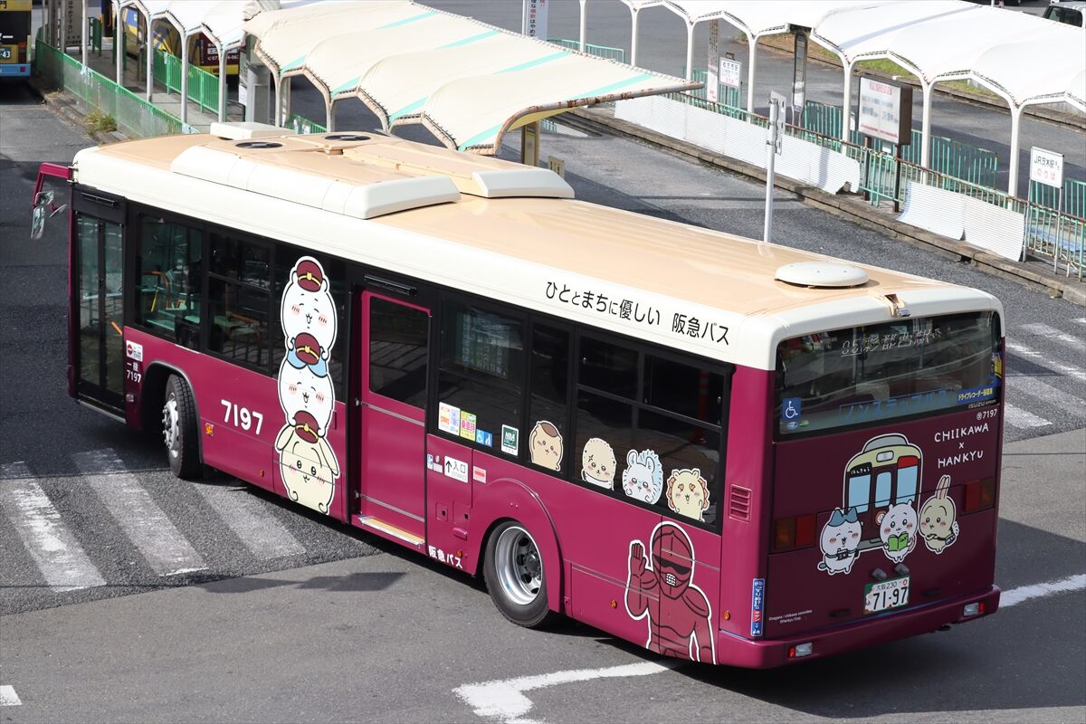 ちいかわバス 茨木ver（阪急バス） : ad-car's ラッピングデス