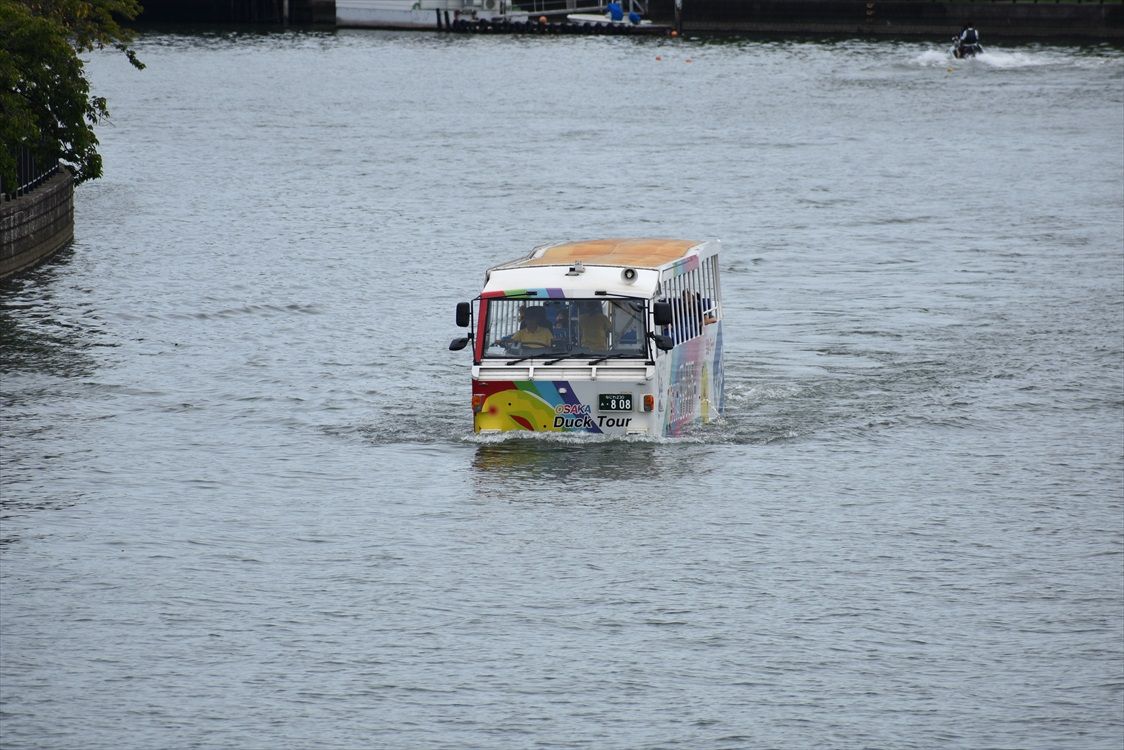 Osakaダックツアー 水陸両用バス Ad Car S ラッピングデス