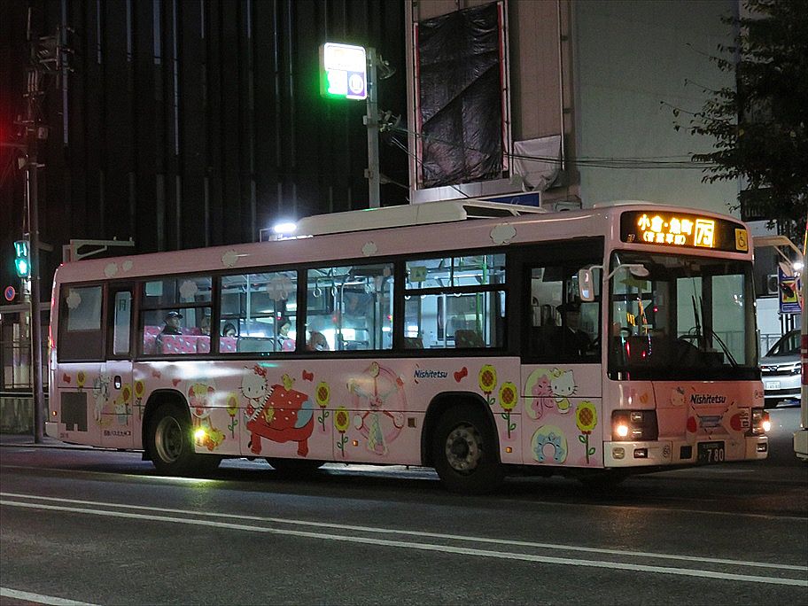 ハローキティ（西鉄バス北九州） : ad-car's ラッピングデス
