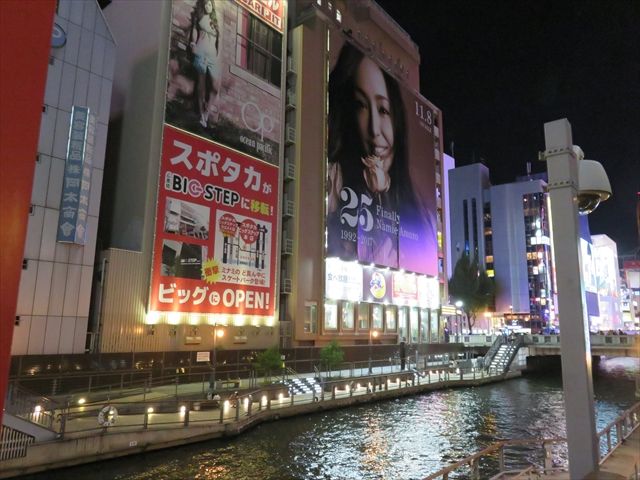 安室奈美恵 超特大ポスター＠道頓堀 : ad-car's ラッピングデス