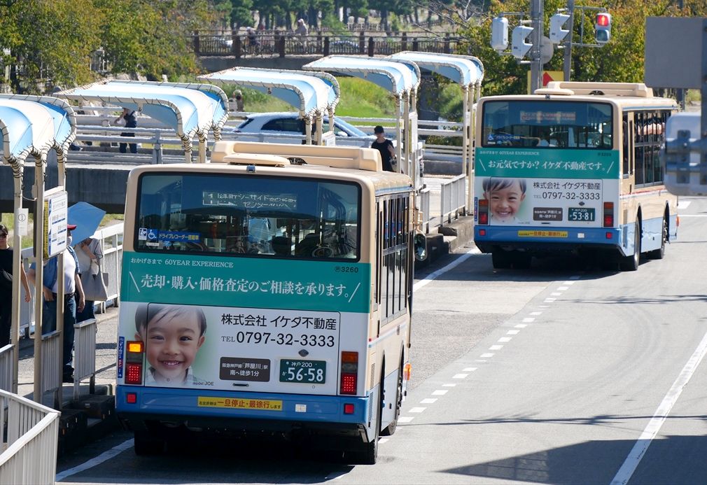 ◇イケダ不動産（阪急バス）3260 : ad-car's ラッピングデス