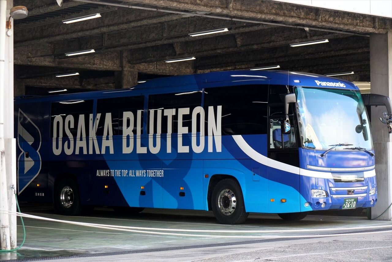OSAKA BLUTEON（日本交通 チームバス） : ad-car's ラッピングデス