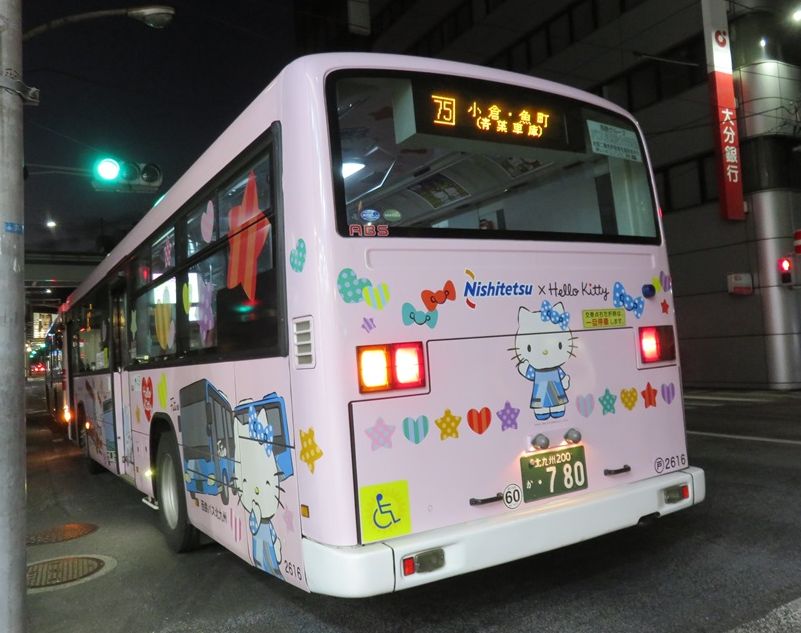 ハローキティ（西鉄バス北九州） : ad-car's ラッピングデス
