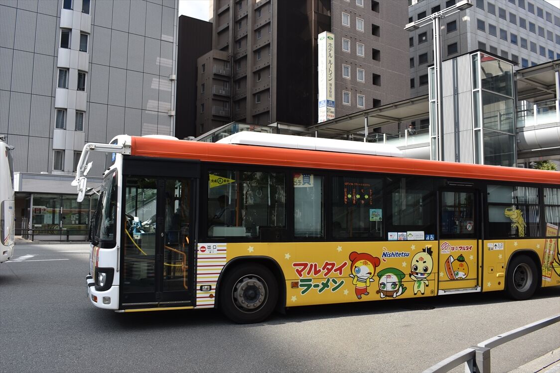 マルタイラーメン(西鉄バス) : ad-car's ラッピングデス