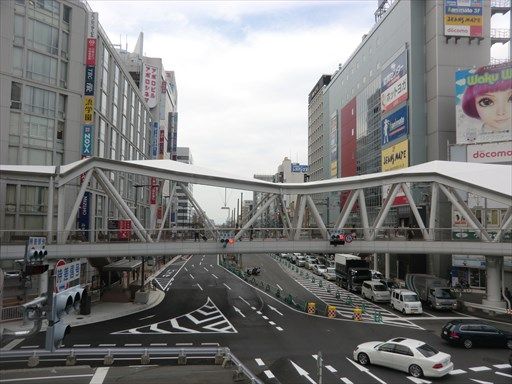 天王寺駅前の様子 25号線西行 Ad Car S ラッピングデス