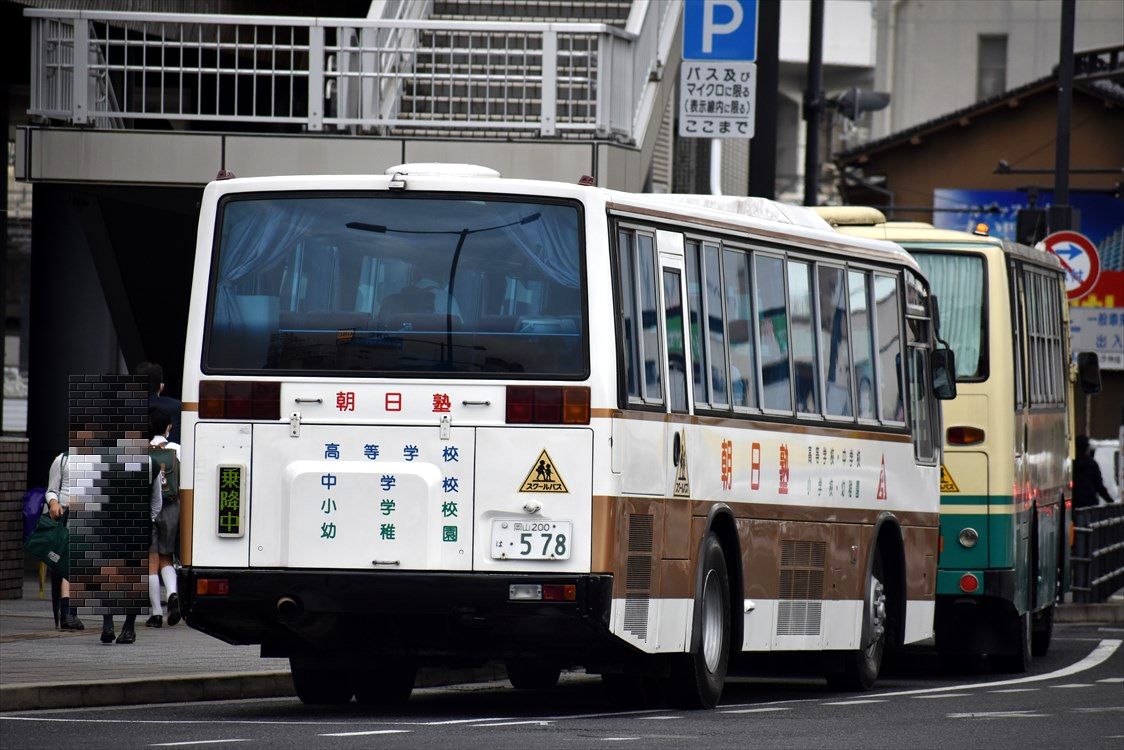 朝日学園 スクールバス adcar's ラッピングデス