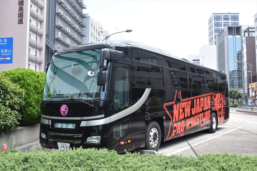 新日本プロレス（ラッピングバス） : ad-car's ラッピングデス