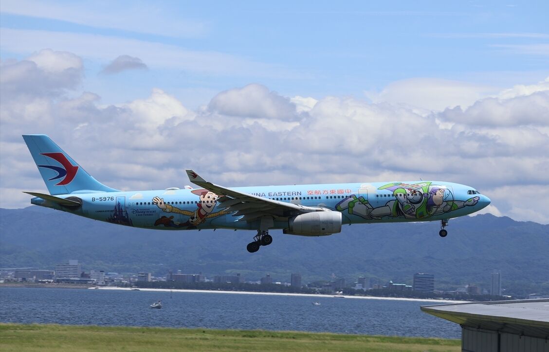 トイストーリー（中国東方航空） : ad-car's ラッピングデス
