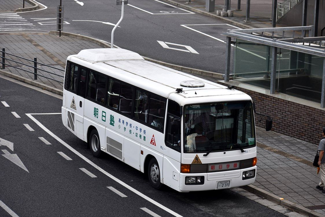 朝日学園 スクールバス adcar's ラッピングデス