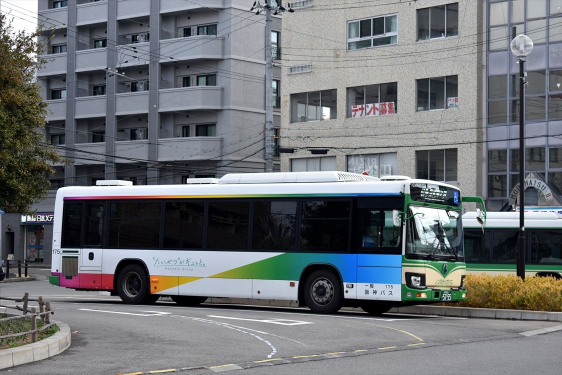 たいせつがギュッと。（阪神バス） : ad-car's ラッピングデス