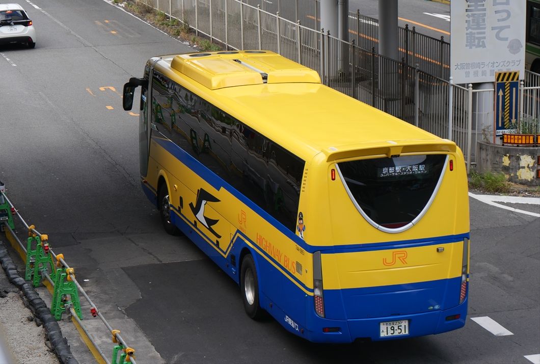 幸せの「黄色いバス」（JR東海バス） : ad-car's ラッピングデス
