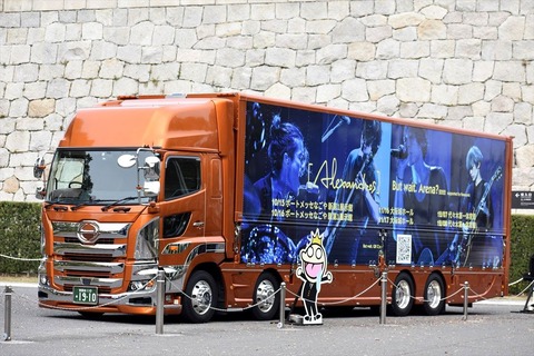 B'z ツアートラック１７台 Amazon.co.jp: b'z ツアートラック : おもちゃ