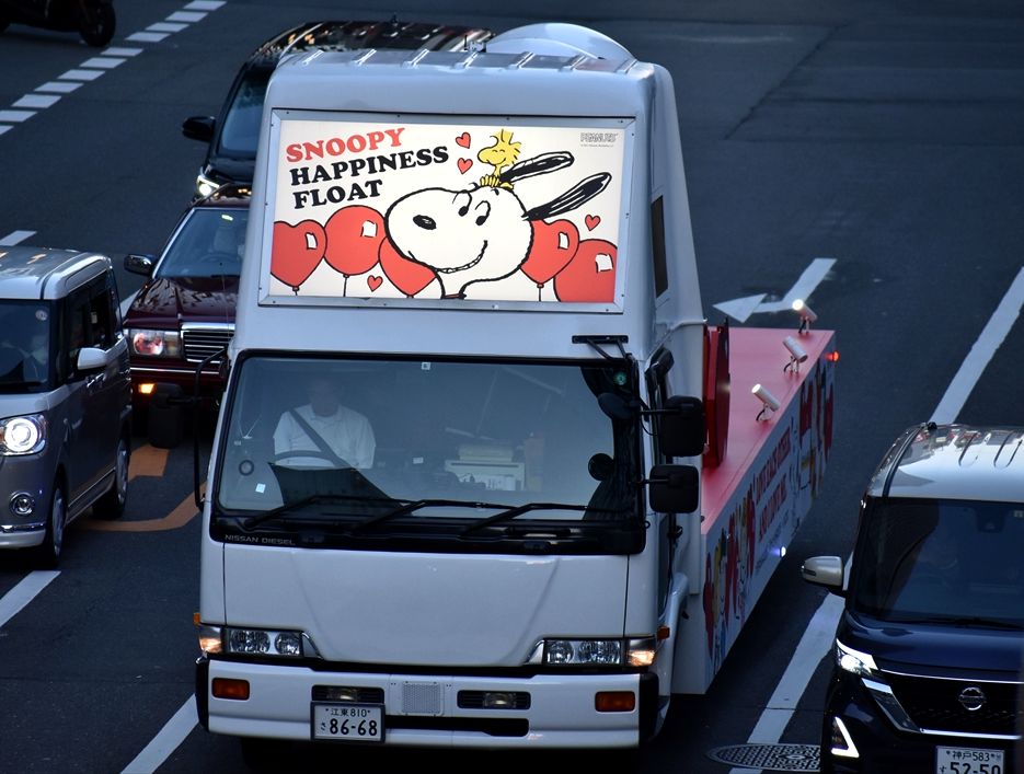 スヌーピートラック（アドトラック）大阪 : ad-car's ラッピングデス